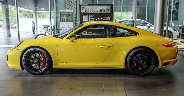 Porsche 911 Carrera GTS 2023: Giá lăn bánh & Mua trả góp