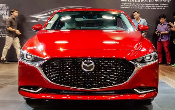 Sau 20000km Mazda 3 2015 có giá bán lại ngang Toyota Vios 2018