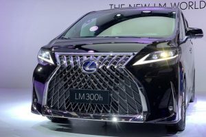 Lexus LM300h 2023